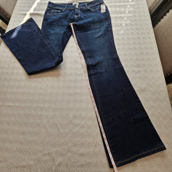 NWT Aeropostale Hailey Flare Jeans Women’s 11/12 Long Dark Wash - Picture 3 of 6